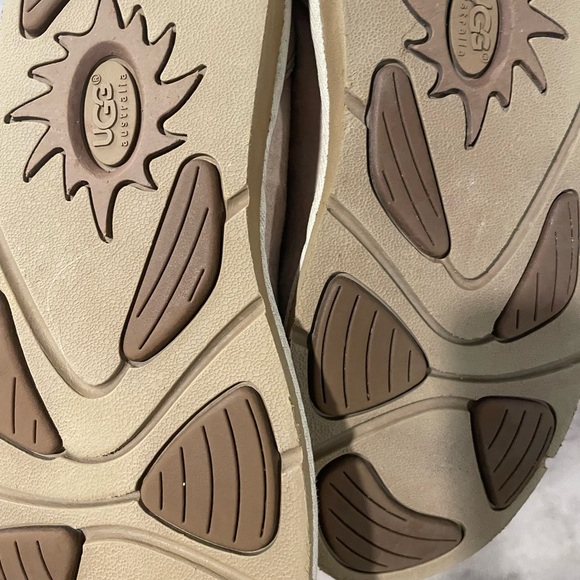 Authentic UGG uptown boots - Picture 14 of 15